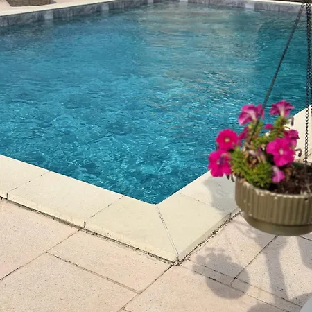 Entre Bordeaux Et Saint-emilion Elegant Avec Piscine Privee شقة *